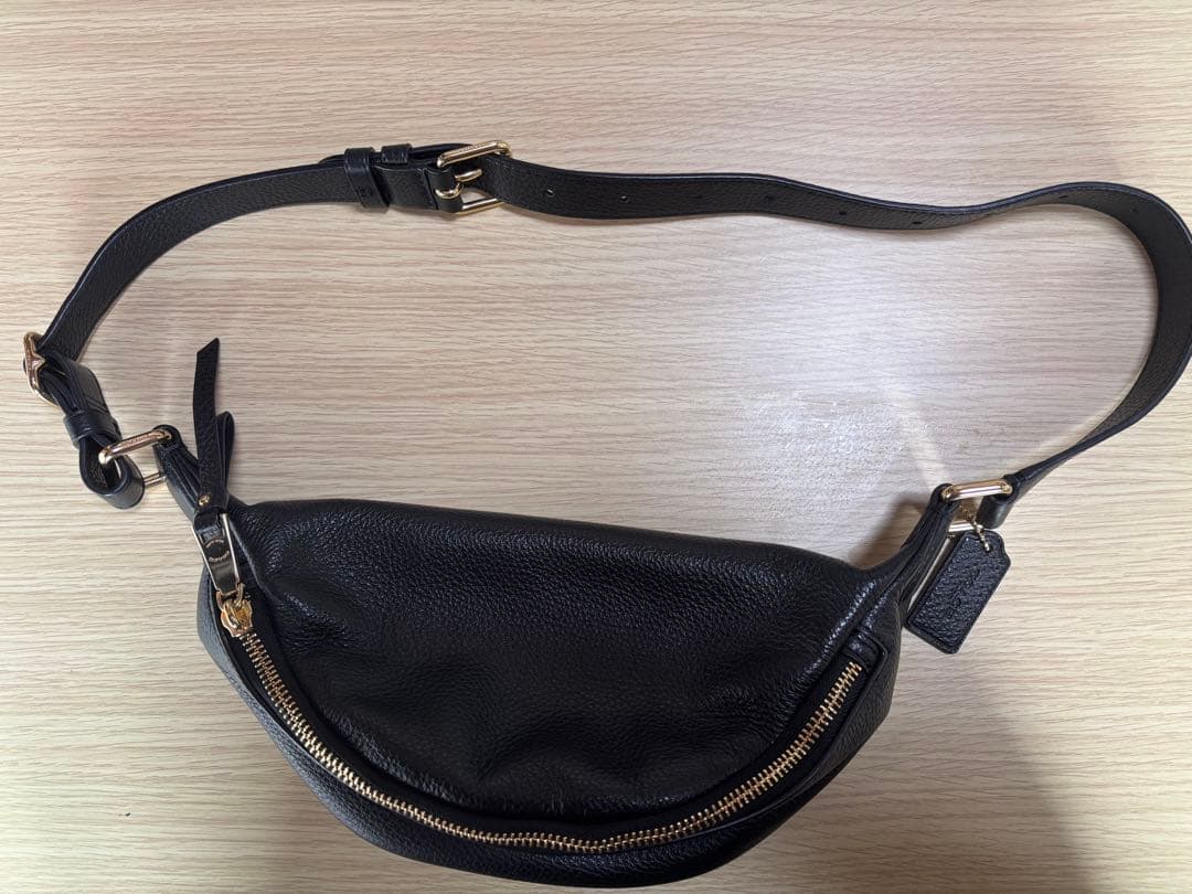 ひまわり様専門　COACH ブラックレザー ボディバッグ