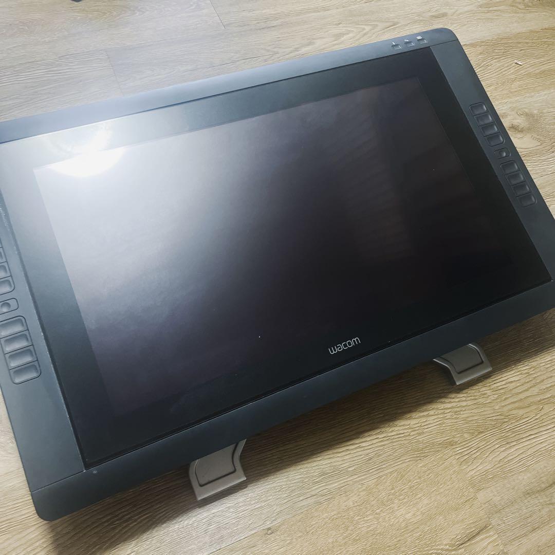 液タブ・ペンタブ Wacom 22HD touch / DTH-2200