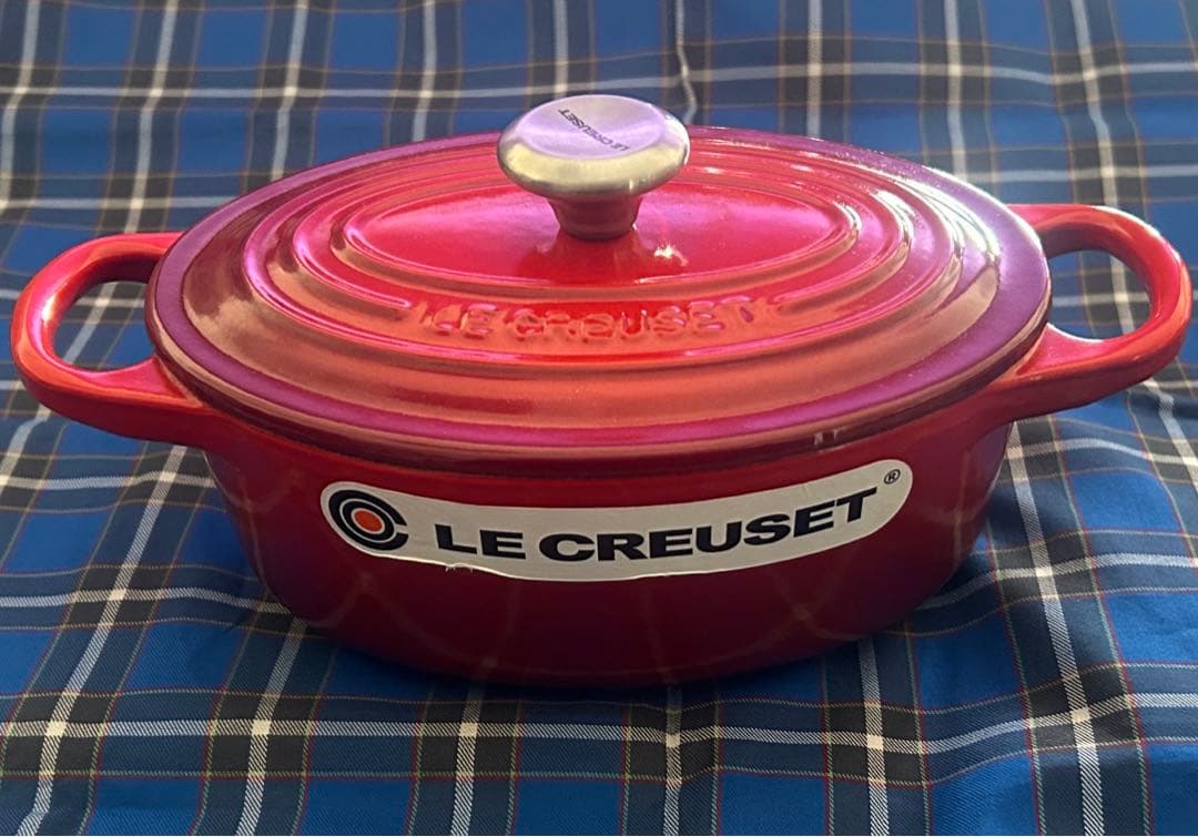 【未使用】ル・クルーゼ シグニチャーココット・オーバル 17cmチェリーレッド