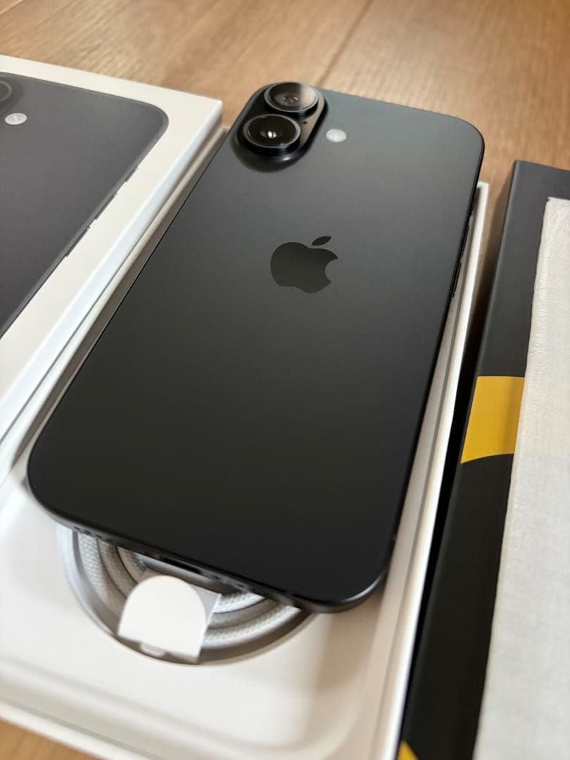 [美品] iPhone 16 128GBブラック+保護ケース+ガラスフィルム