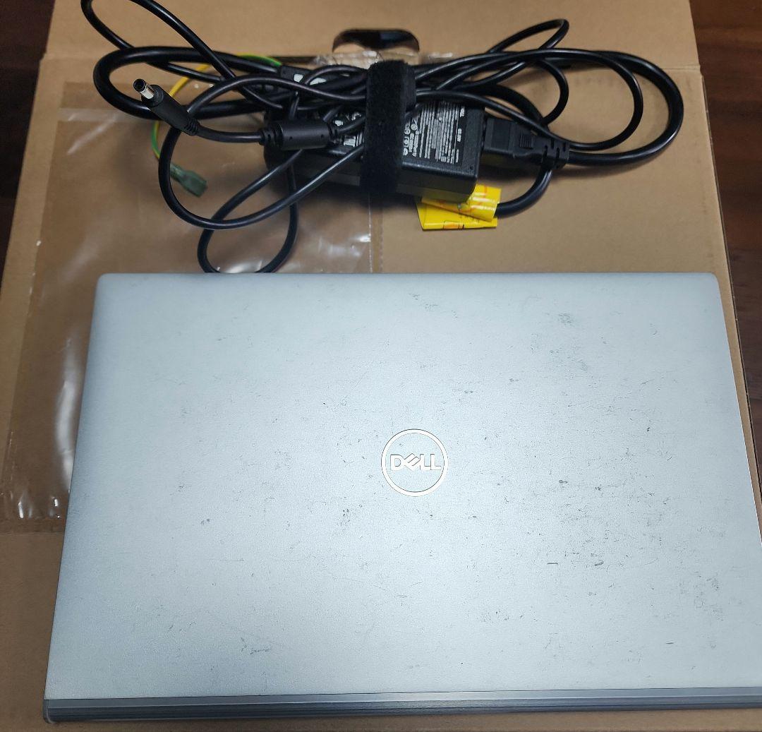 Dell Inspiron 13 7000（ジャンク品／画面不良あり）