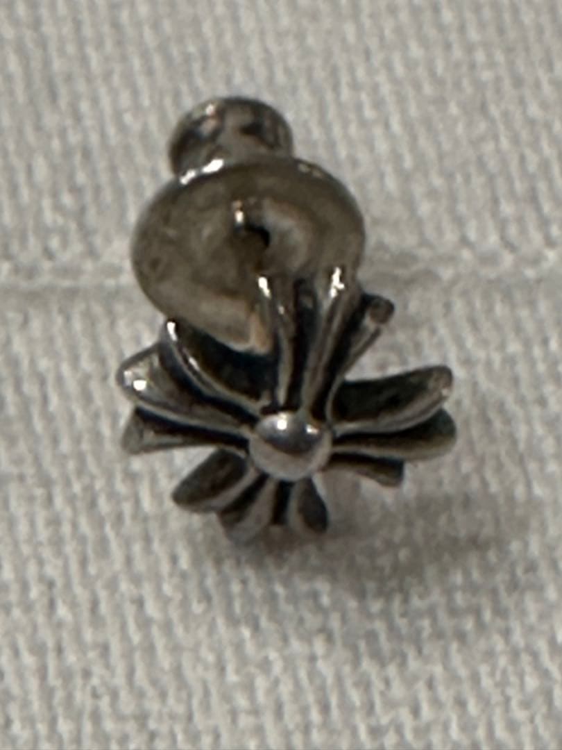 クロムハーツ　花デザイン　 シルバー　片耳用ピアス