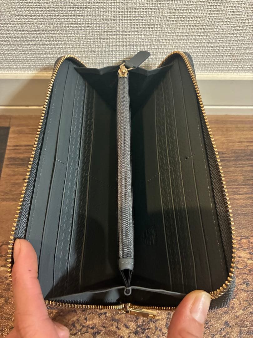 ★お取り置き★新品　PORSCHE 長財布　牛革　エンボス加工　ブルーグレー