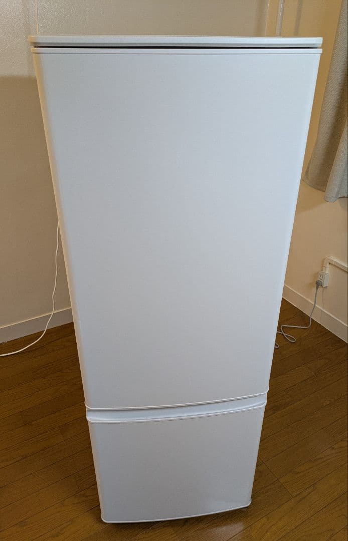 ホワイト冷蔵庫 スリムタイプ