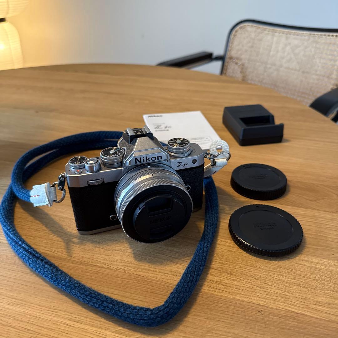Nikon Z fcミラーレスカメラ 本体、レンズ込み