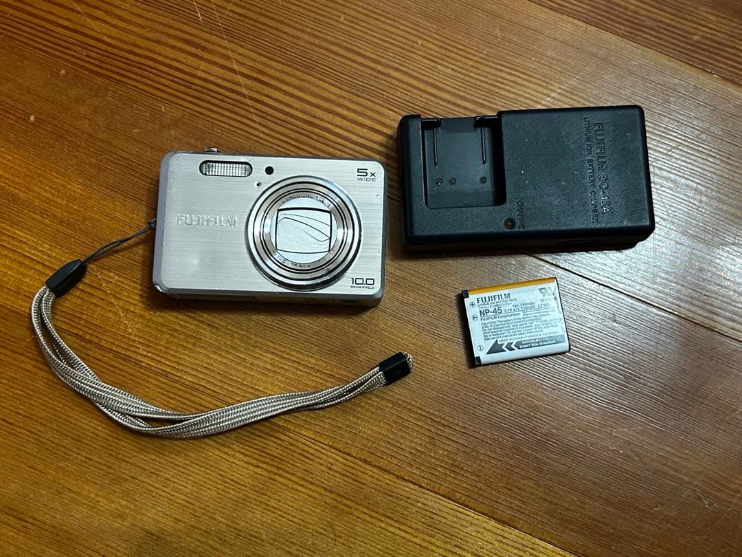 FUJIFILM フジフィルム FINEPIX J150W デジカメ