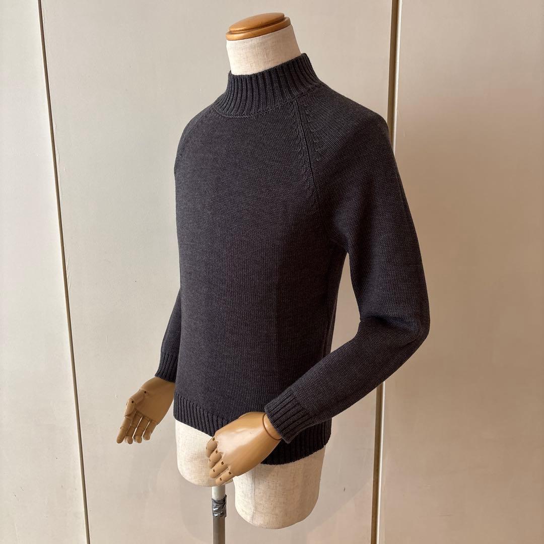 ザノーネ／モックネックニット／5ゲージ／チャコールグレー／44