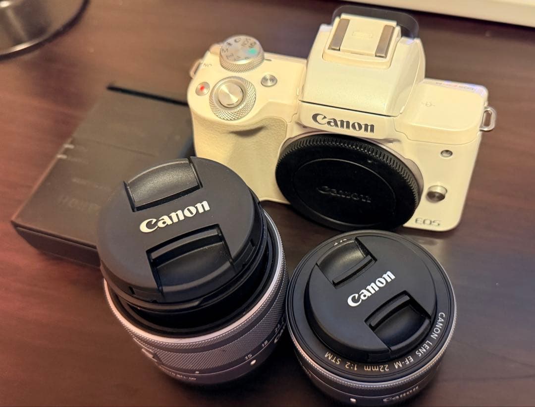 Canon EOS Kiss M ダブルレンズキット ホワイト