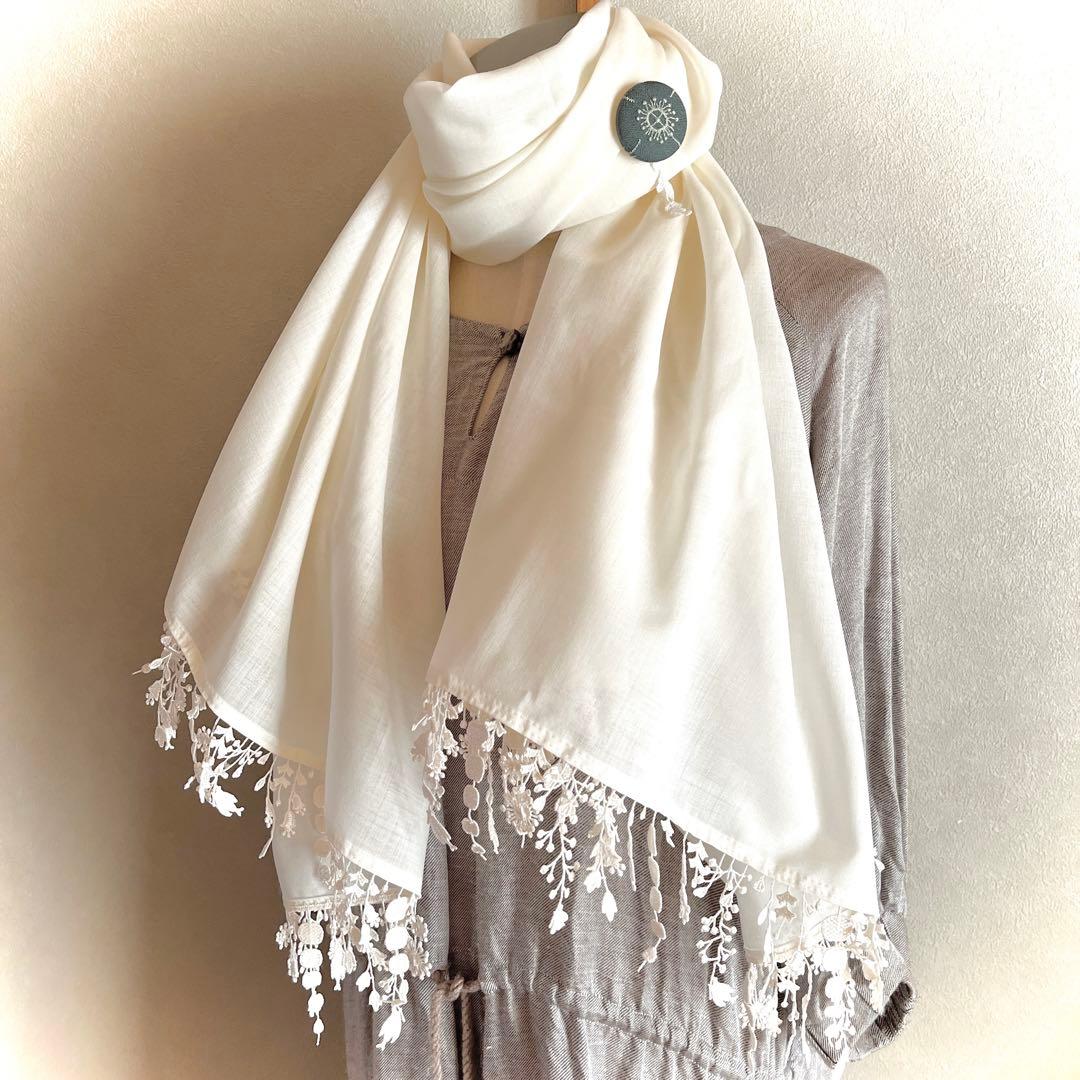 夢を編むパンダミナペルホネンanemoneブローチとレースいっぱいストール
