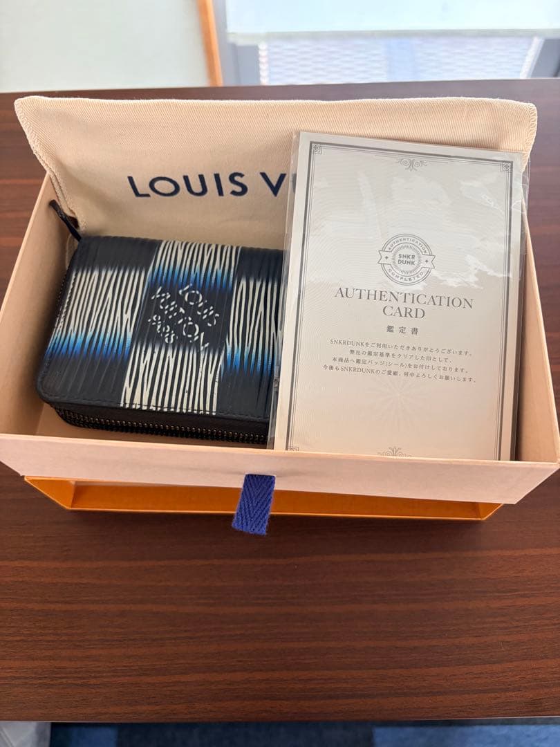 Louis Vuitton ストライプ長財布