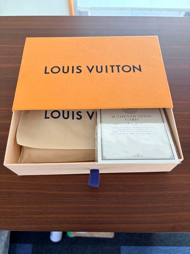 Louis Vuitton ストライプ長財布