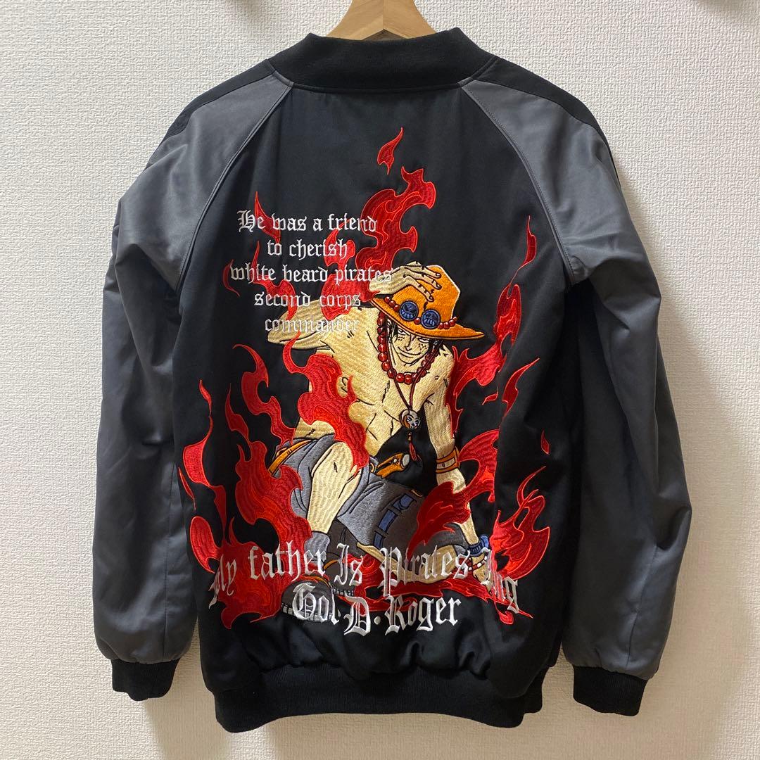 【美品】ワンピース　リバーシブルスカジャン　火拳のエース　Mサイズ