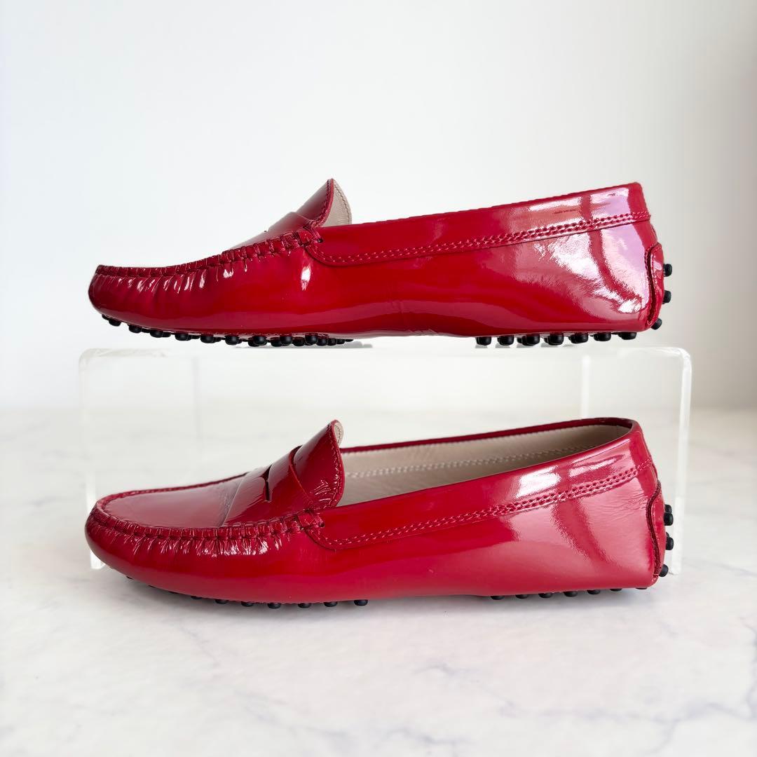 極美品 トッズ 36 ゴンミーニ ドライビングシューズ エナメル レッド