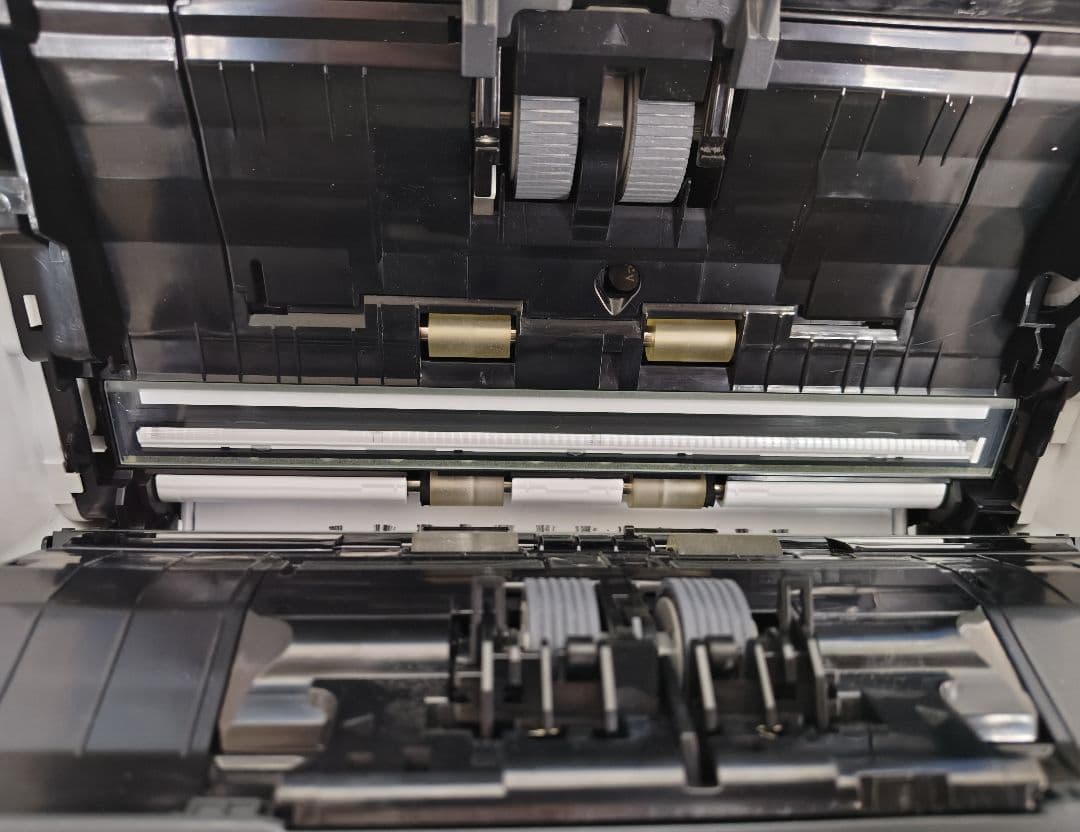 たまった書類を一気にスキャン 富士通 ScanSnap iX1500（白）