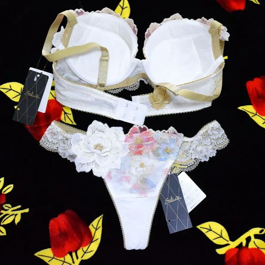 新品・タグ付き☆ワコール☆サルート☆０３G・日本の花嫁☆ＩＶ☆Ｅ６５＆ソングＭ