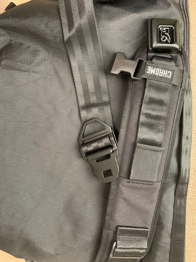 [美品中古] CHROME CTZ 15L MESSENGER BLACKXRF