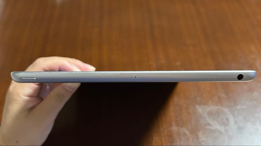 【美品】iPad 第5世代　シルバー 本体32GB Wi-Fiモデル