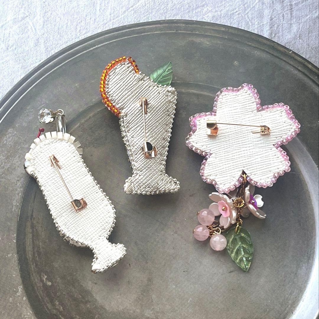 うさこ ビーズ 刺繍ブローチ ハンドメイドアクセサリー