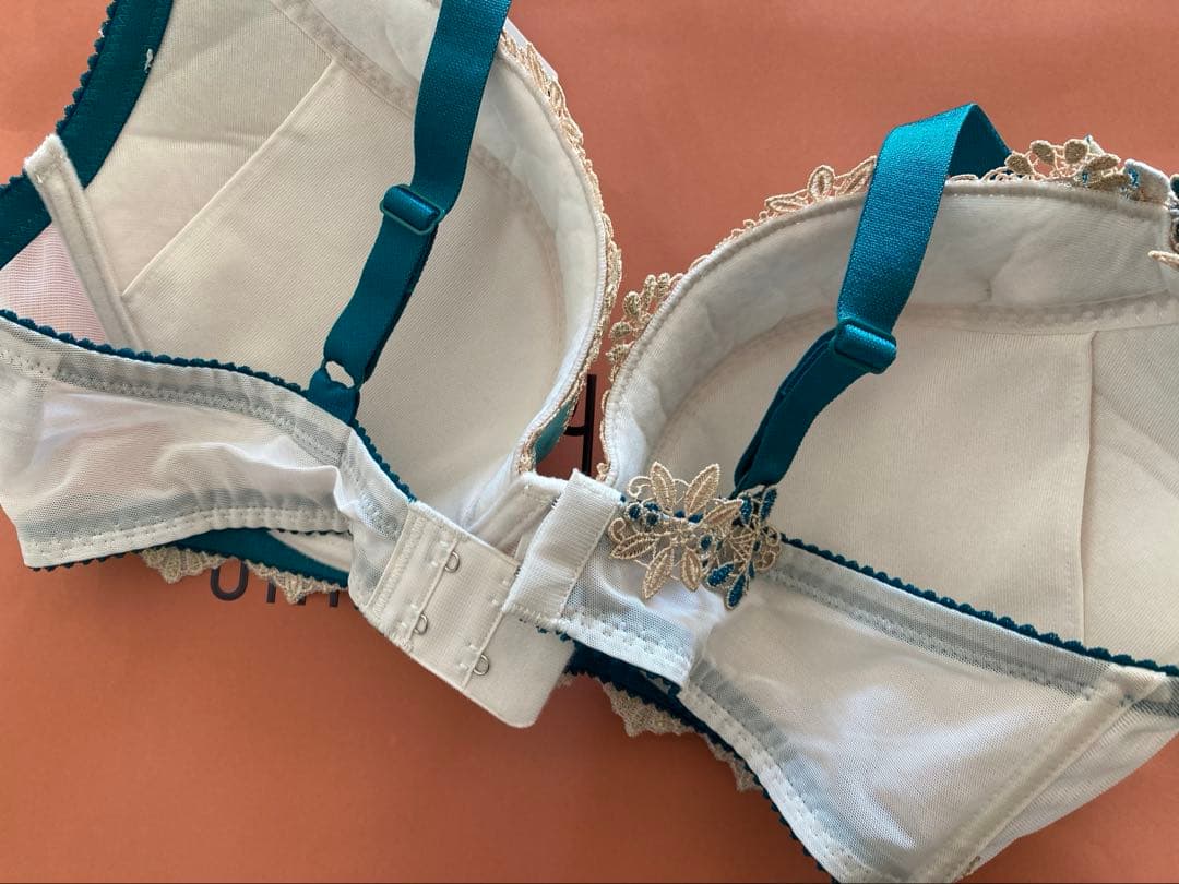 サルート/G75/79G/BE/ブラジャー