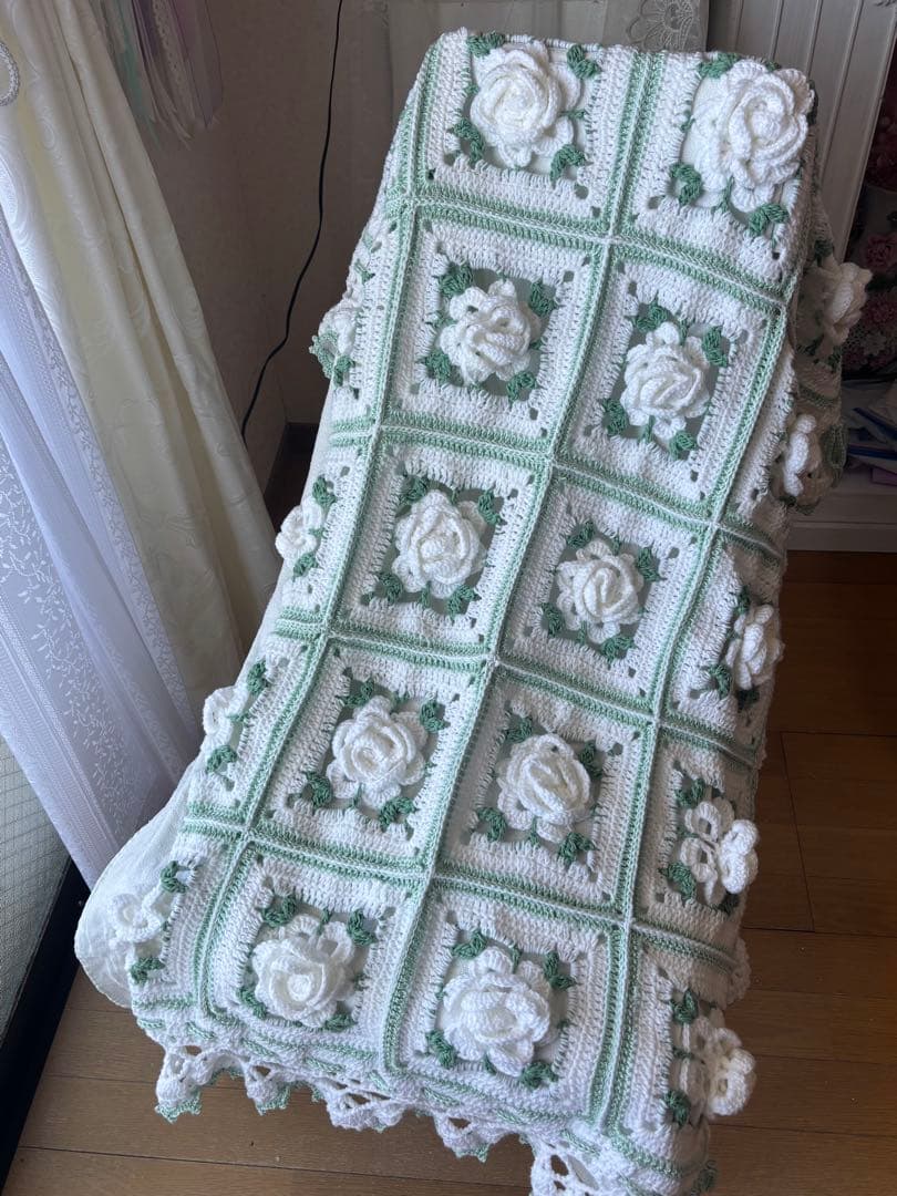 ハンドメイド 薔薇 モチーフ ブランケット 白 リボン