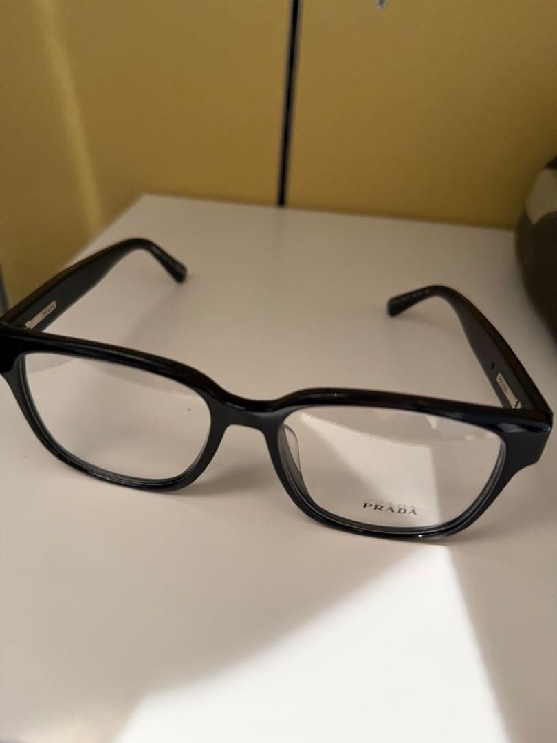 PRADA 黒縁メガネ