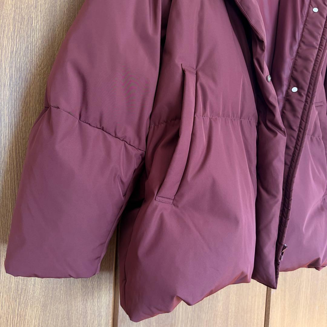 美品 emmi エミ サスティナブルフーディダウン バーガンディ 撥水加工