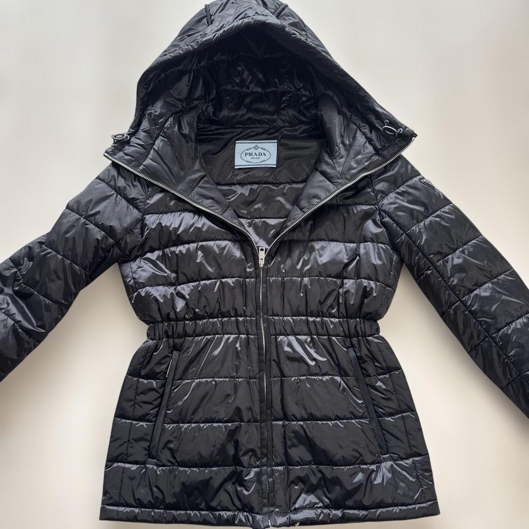 PRADA ブラック ダウンジャケット フード付き
