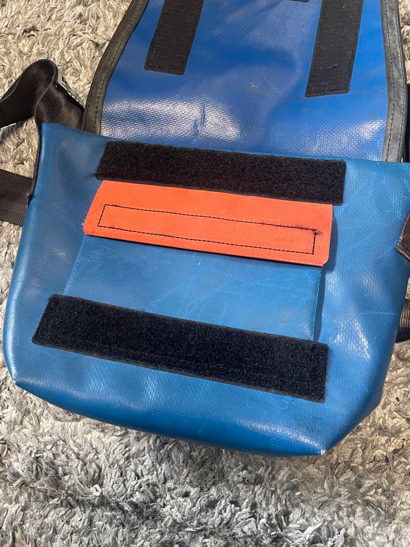 freitag メッセンジャーバッグ ブルー ピンク