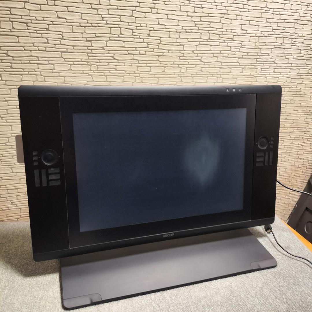 Wacom ワコム Cintiq 24HD DTH-2400 液晶タブ