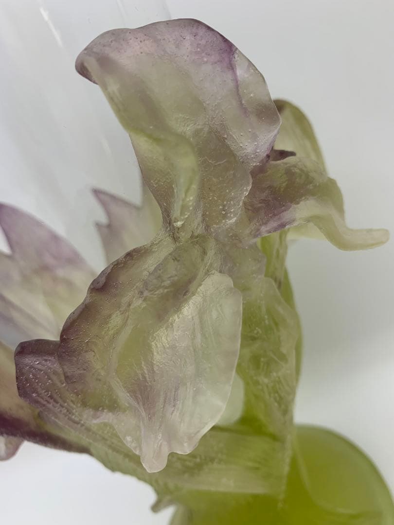 ドームナンシー　ガラス製花瓶 透明・緑・紫 花のデザイン