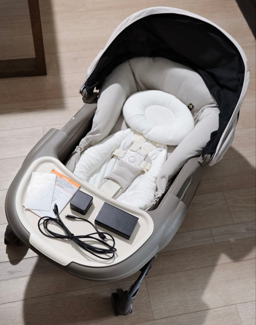 【ほぼ新品】コンビ ホワイトレーベル ネムリラ コードレス