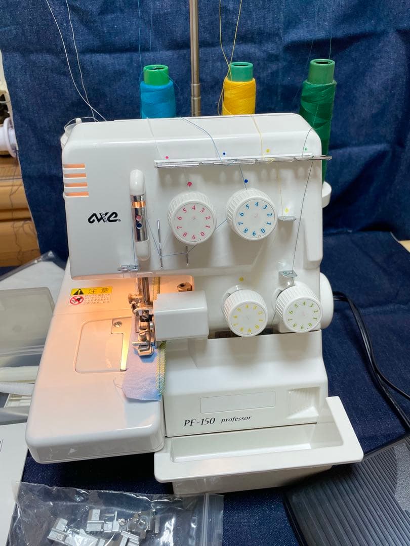 アックスヤマザキ 2本針4本糸ロックミシン　　別売り押さえ4個付き