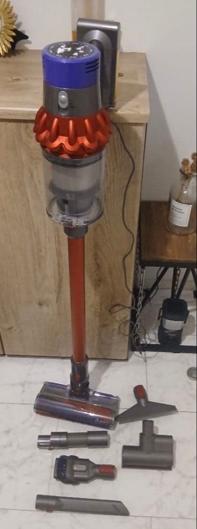 Dyson V10 SV12 レッド Fluffyヘッド付 付属品多数 動作良好