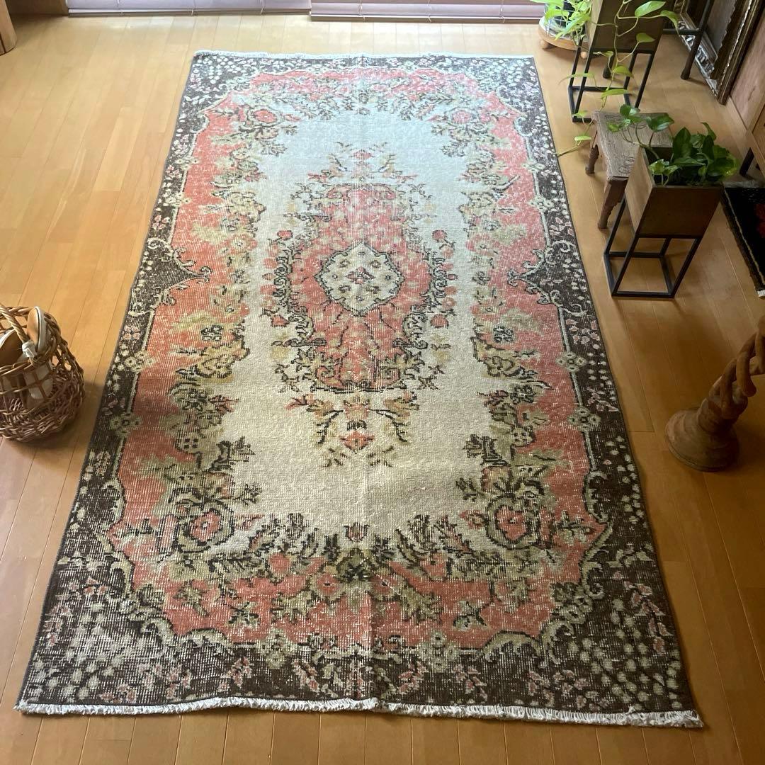 111×203くすみサーモンピンク　フローラルメダリオン　トルコヴィンテージラグ