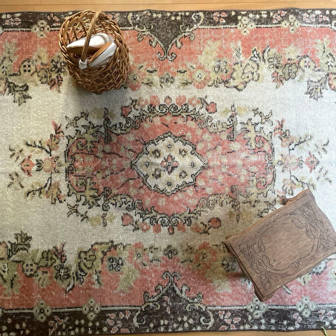 111×203くすみサーモンピンク　フローラルメダリオン　トルコヴィンテージラグ