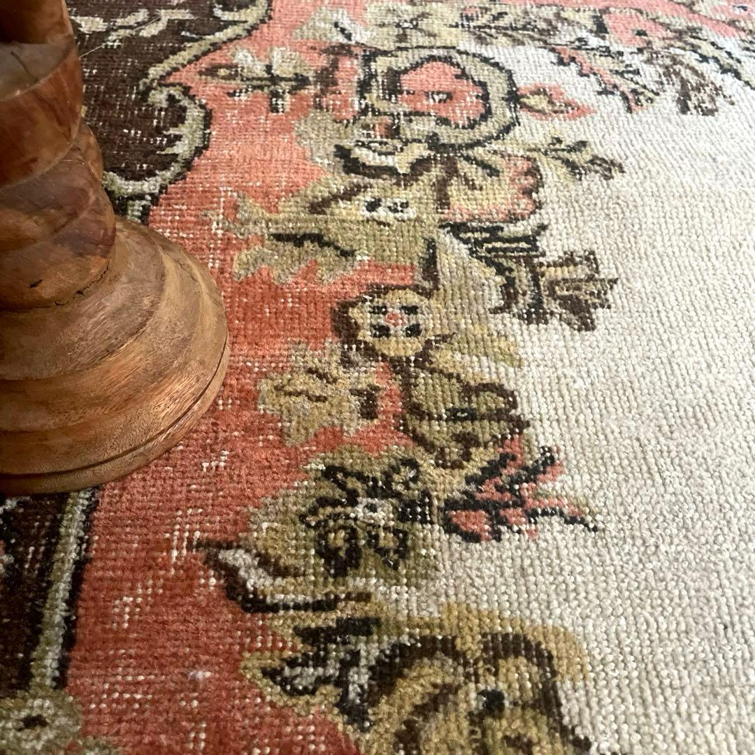 111×203くすみサーモンピンク　フローラルメダリオン　トルコヴィンテージラグ