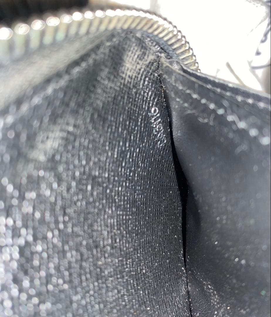 ルイヴィトン ジッピーウォレット エピ ブラック ラウンド 長財布