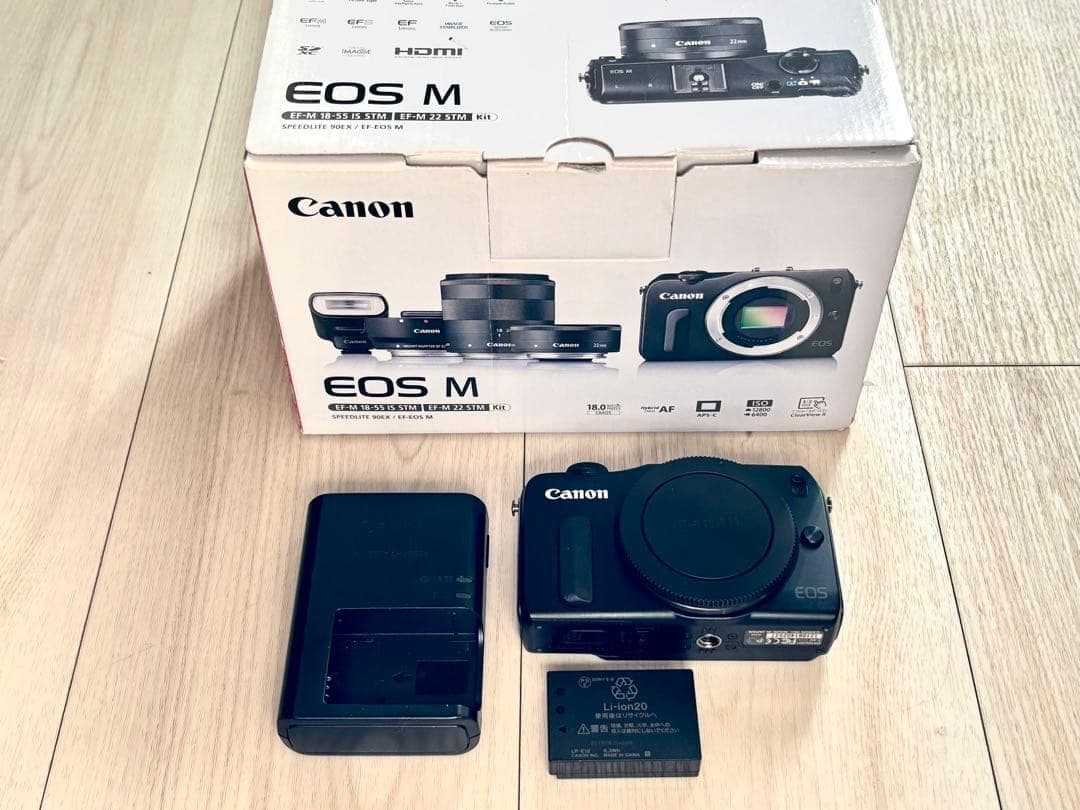 美品、Canon ミラーレス一眼カメラ EOS M ブラックボディ