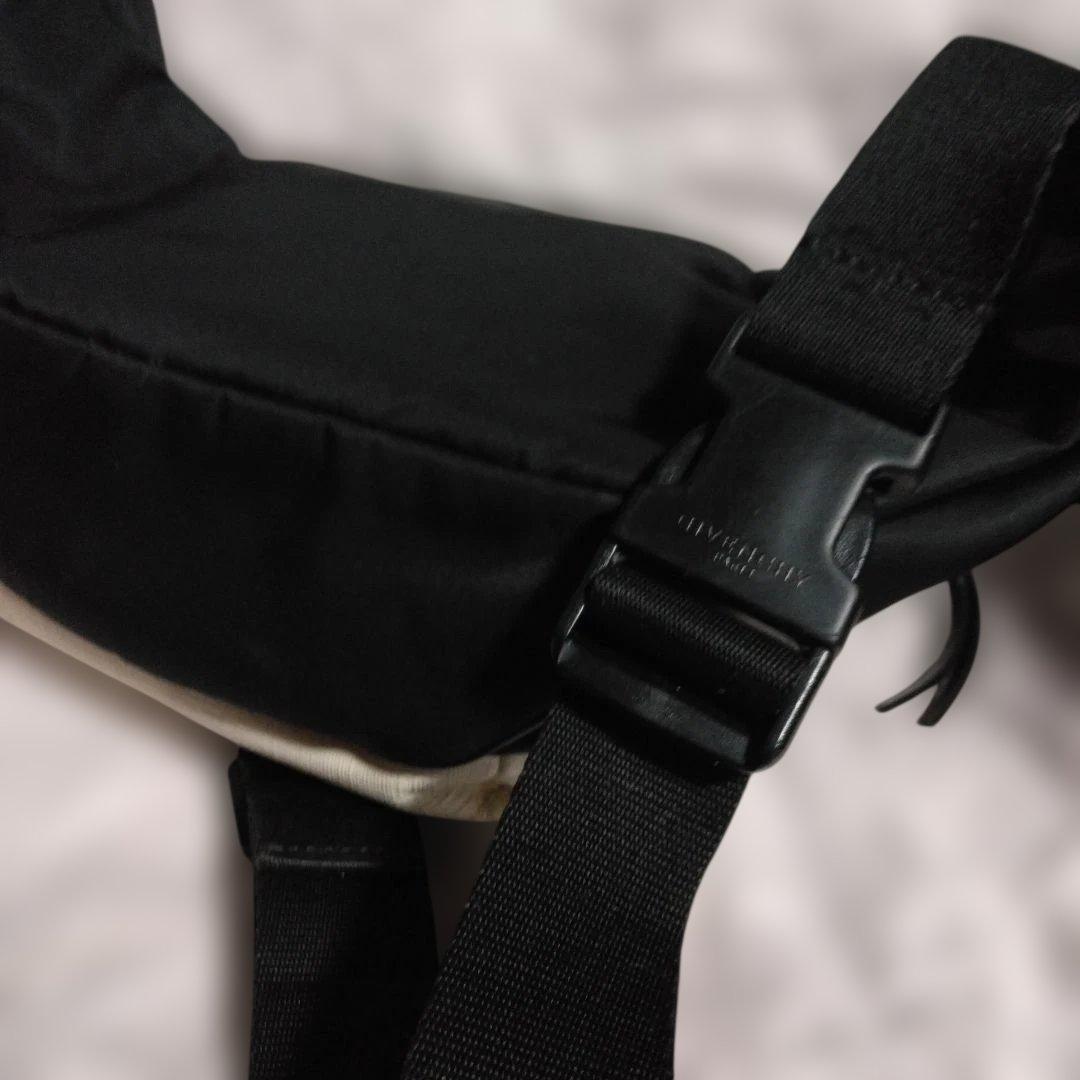 GIVENCHY ナイロン製ボディバッグ ブラック/ホワイト！最終値下げ！