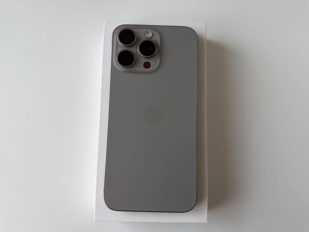 美品♪Apple iPhone 15Pro max ナチュラルチタニウム 本体