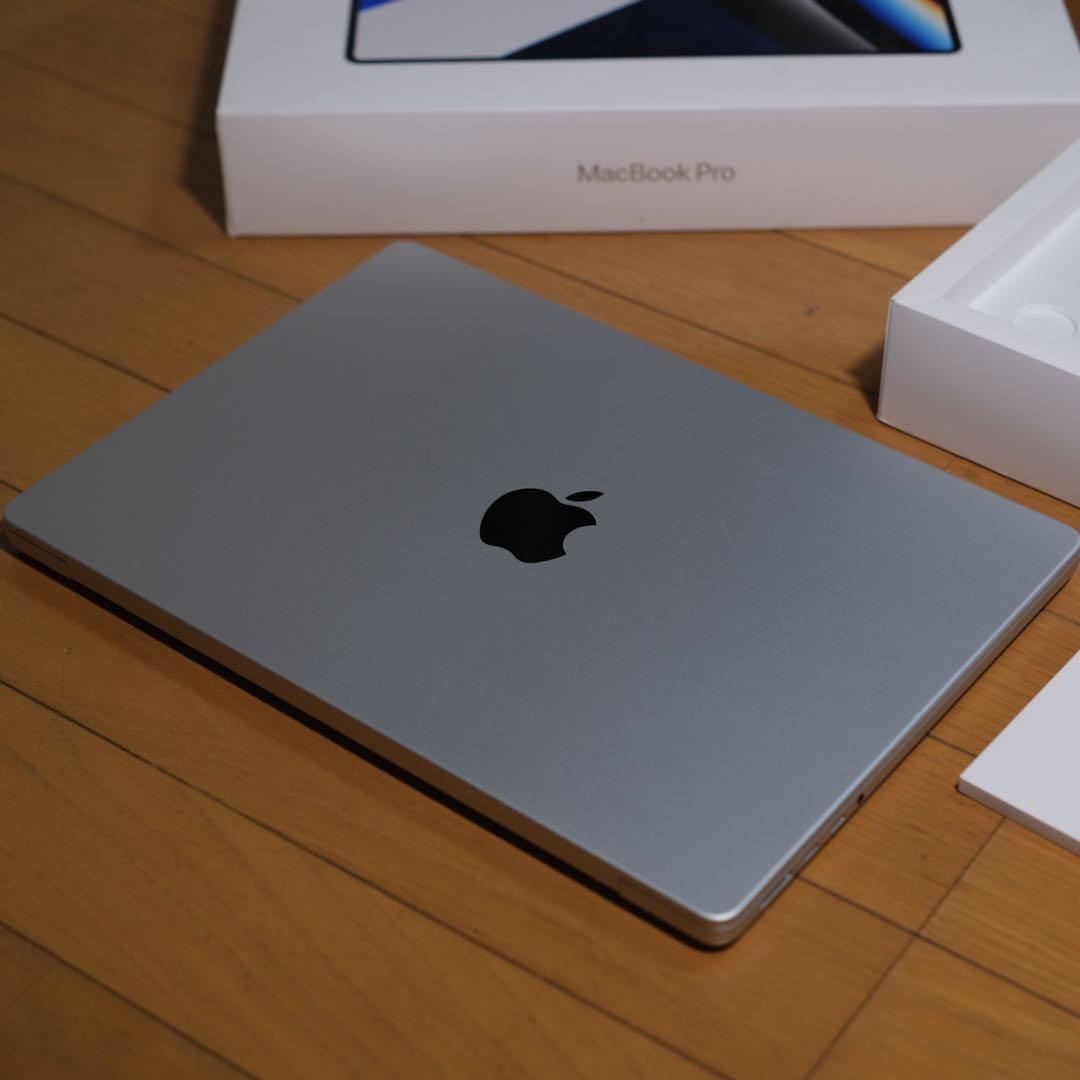 超美品　使用 MacBook Pro シルバー Apple Care 付き