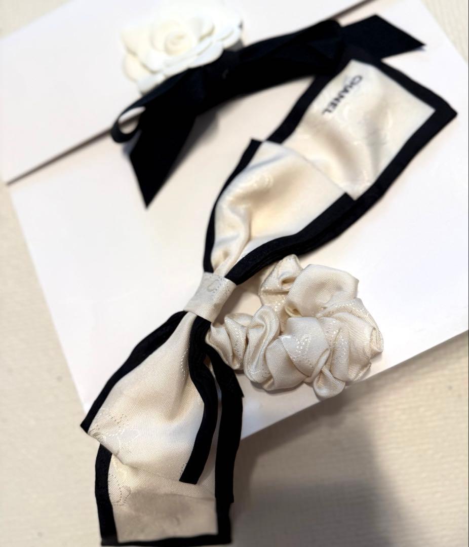 CHANEL アイボリー・黒 リボン・シュシュ　シャネル