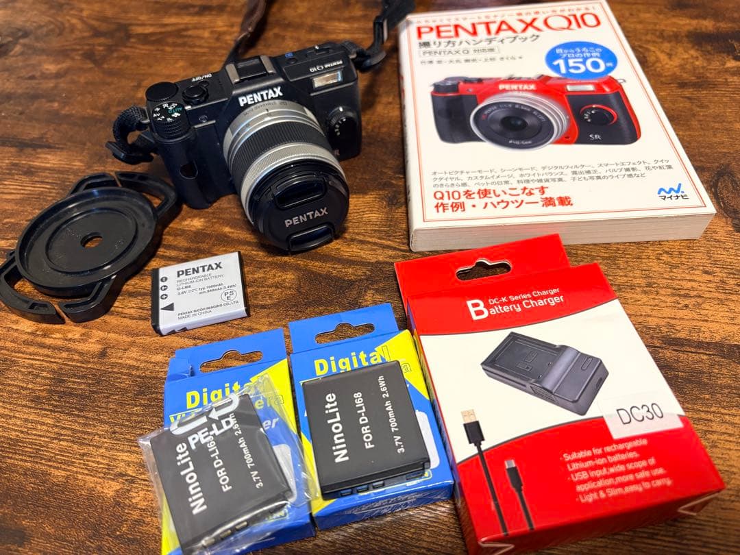 ペンタックス PENTAX Q10本体+バッテリー充電器 +撮り方ハンディブック