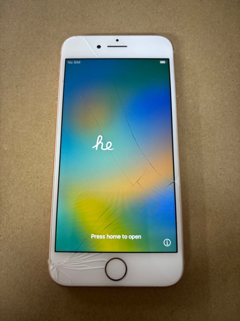 Apple iPhone 8 ゴールド 画面にひびあり