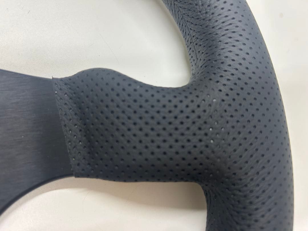 momo ステアリング 320mm