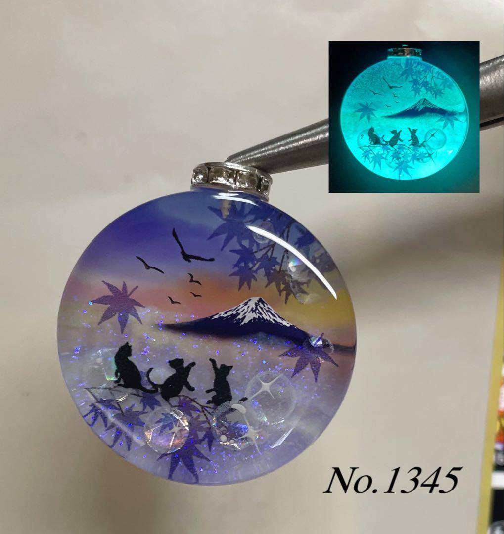 RUKURUKU/お城とうさぎ　薔薇　銀河　蓄光　オルゴナイトキーホルダー