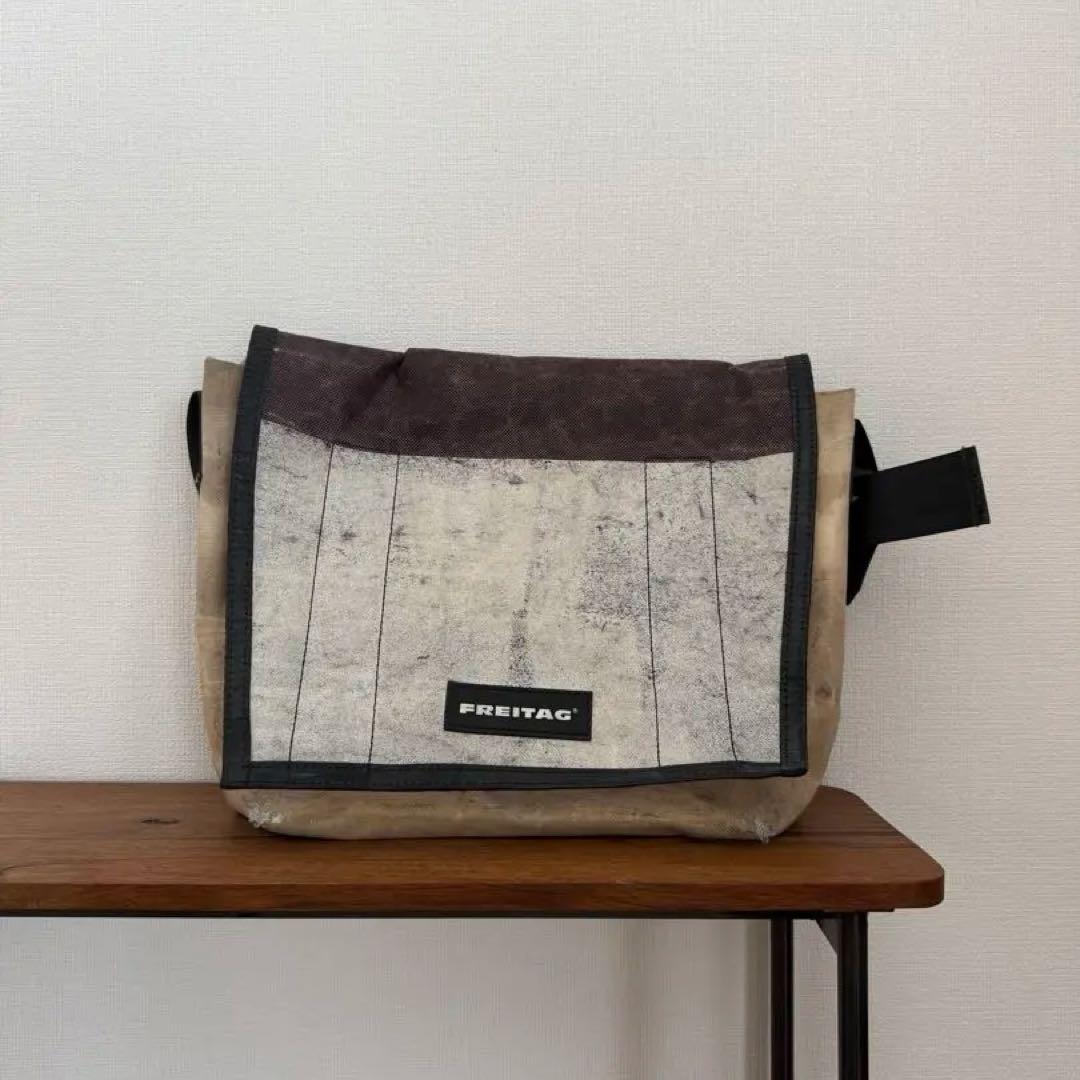 FREITAG メッセンジャーバッグ ベージュ/ブラウン