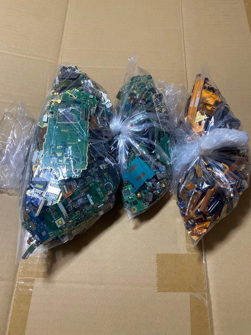 び*ン様 主に携帯電話の基盤　その他もろもろ ジャンク品　1キロ以上