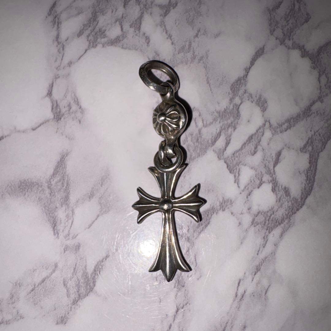 期間限定 クロムハーツ 1ボールタイニーCHクロスチャーム