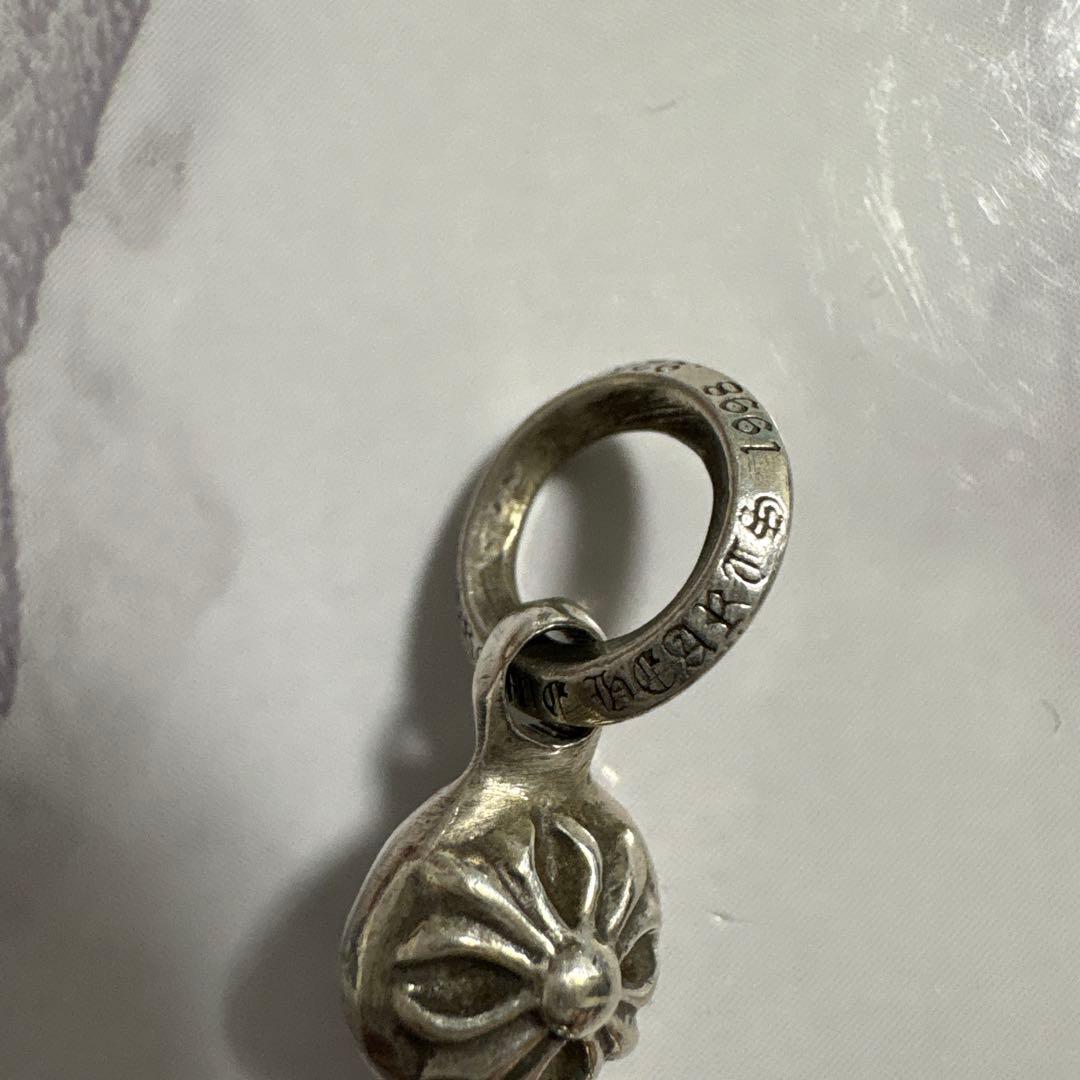 期間限定 クロムハーツ 1ボールタイニーCHクロスチャーム